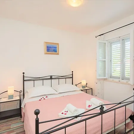 Teuta House In National Park Goveđari