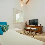 Apartament Teuta House In National Park *