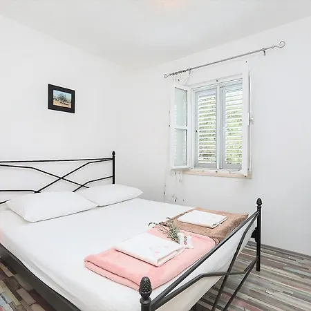 Teuta House In National Park Apartament