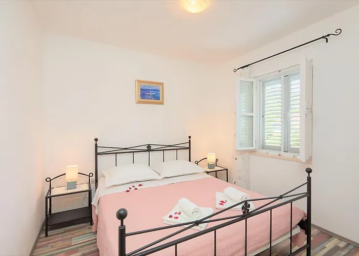 Teuta House In National Park Goveđari