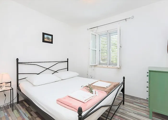 Teuta House In National Park Apartmán